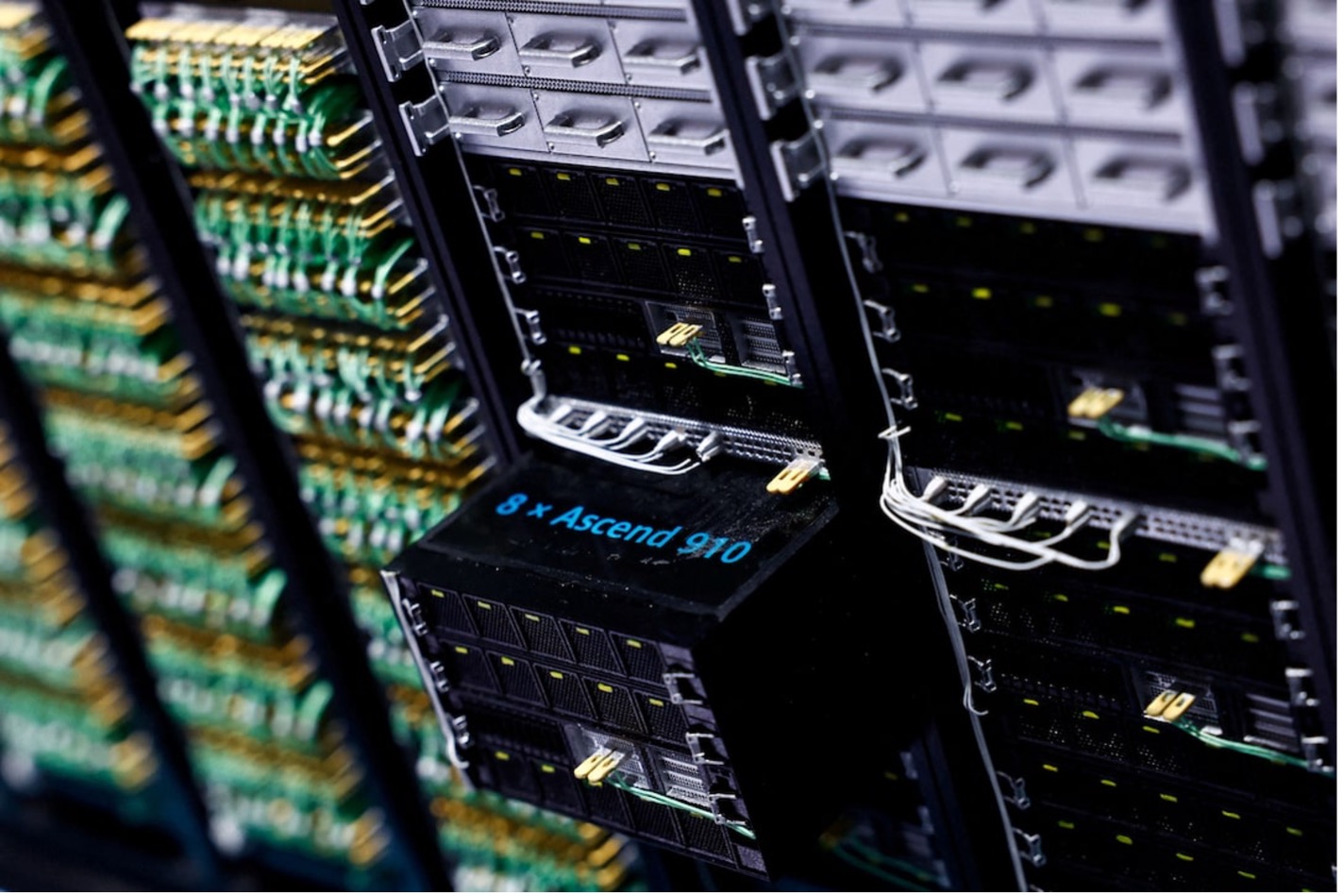 Hệ thống CloudMatrix 384 của Huawei với bộ xử lý AI Ascend 910