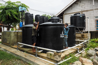 Cung cấp nước sạch cho cộng đồng là một trong những giải pháp trung hòa nước của ông lớn AWS