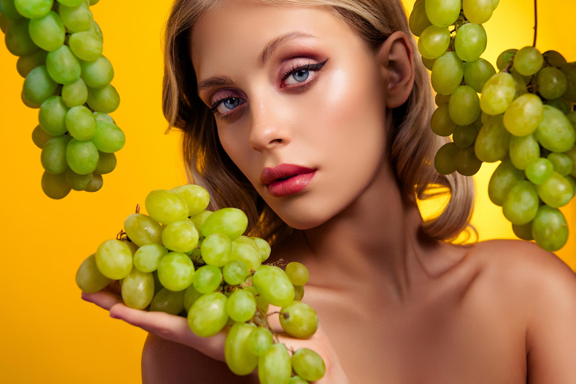 Glamour-Model-Posing-Grapes