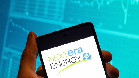 Logo NextEra Energy trong ảnh minh họa